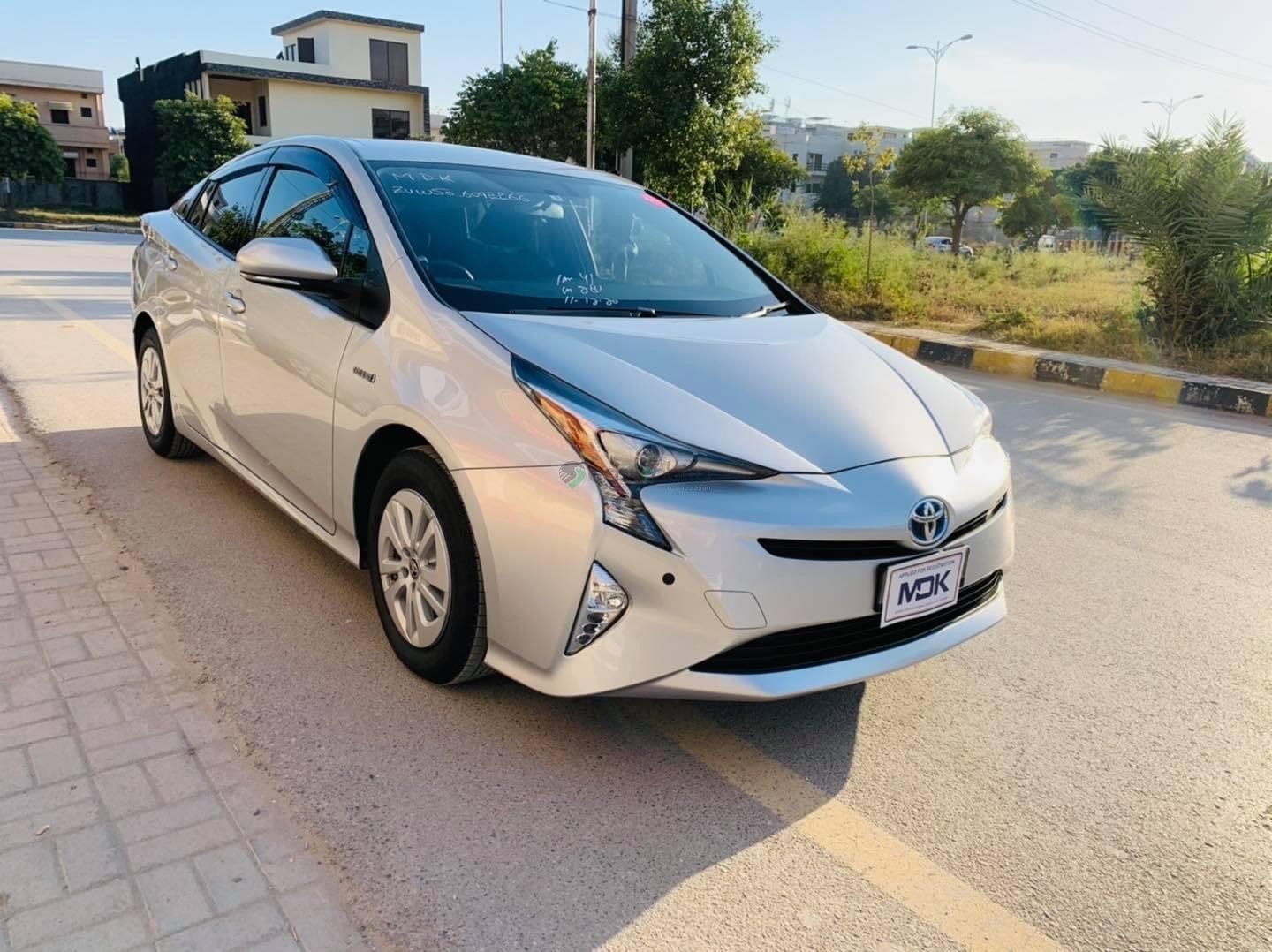Toyota Prius 2017 S package 4 grade
